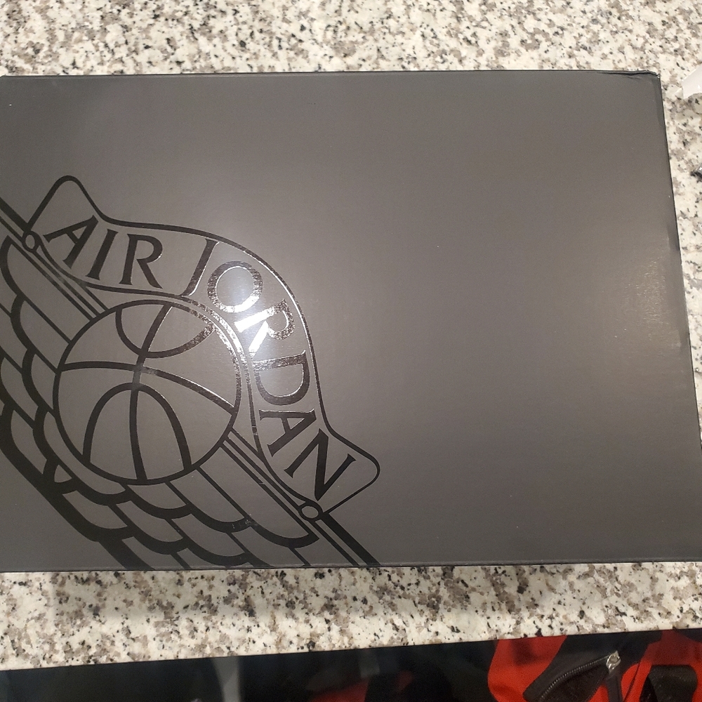 New In Box Jordan One Magic Mid 2 Tone Multiple Sizes - Picture 2 of 10